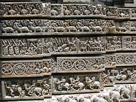 Les sculptures au temple de Chennakeshava Les sculptures au temple de Chennakeshava