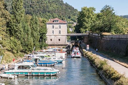 Besançon, L'embarcadère et l'écluse