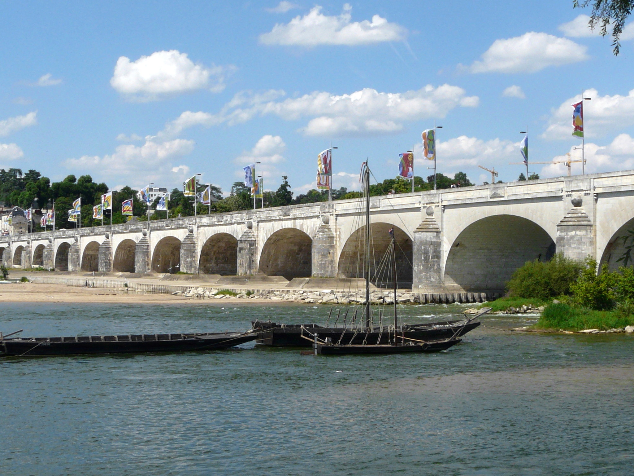 Pont de Tours et gabare Pont de Tours et gabare