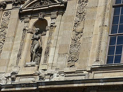 Statue d'ornement du Louvre 