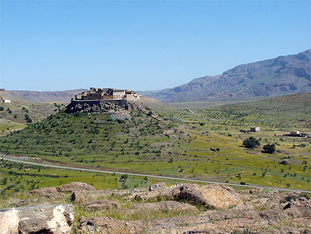 Village perché sur une butte Village perché sur une butte