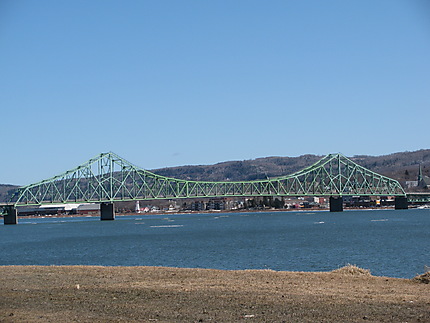 Pont entre le Québec et Nouveau-Brunswick
