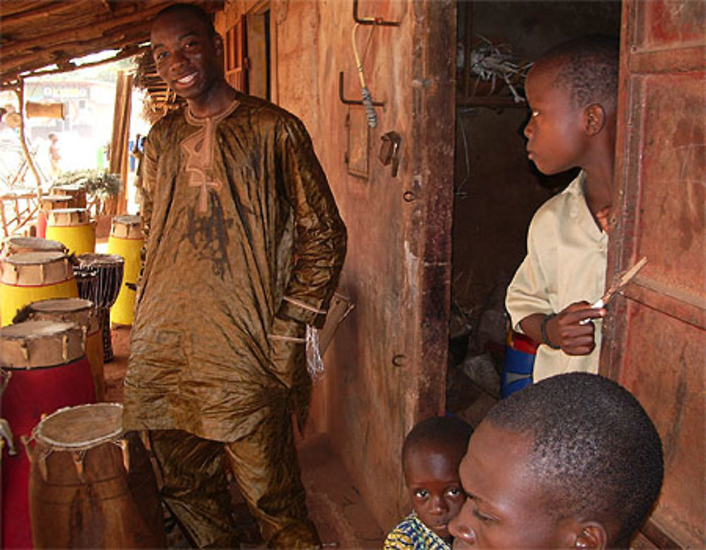 Atelier de fabrique de tambour et tam-tam