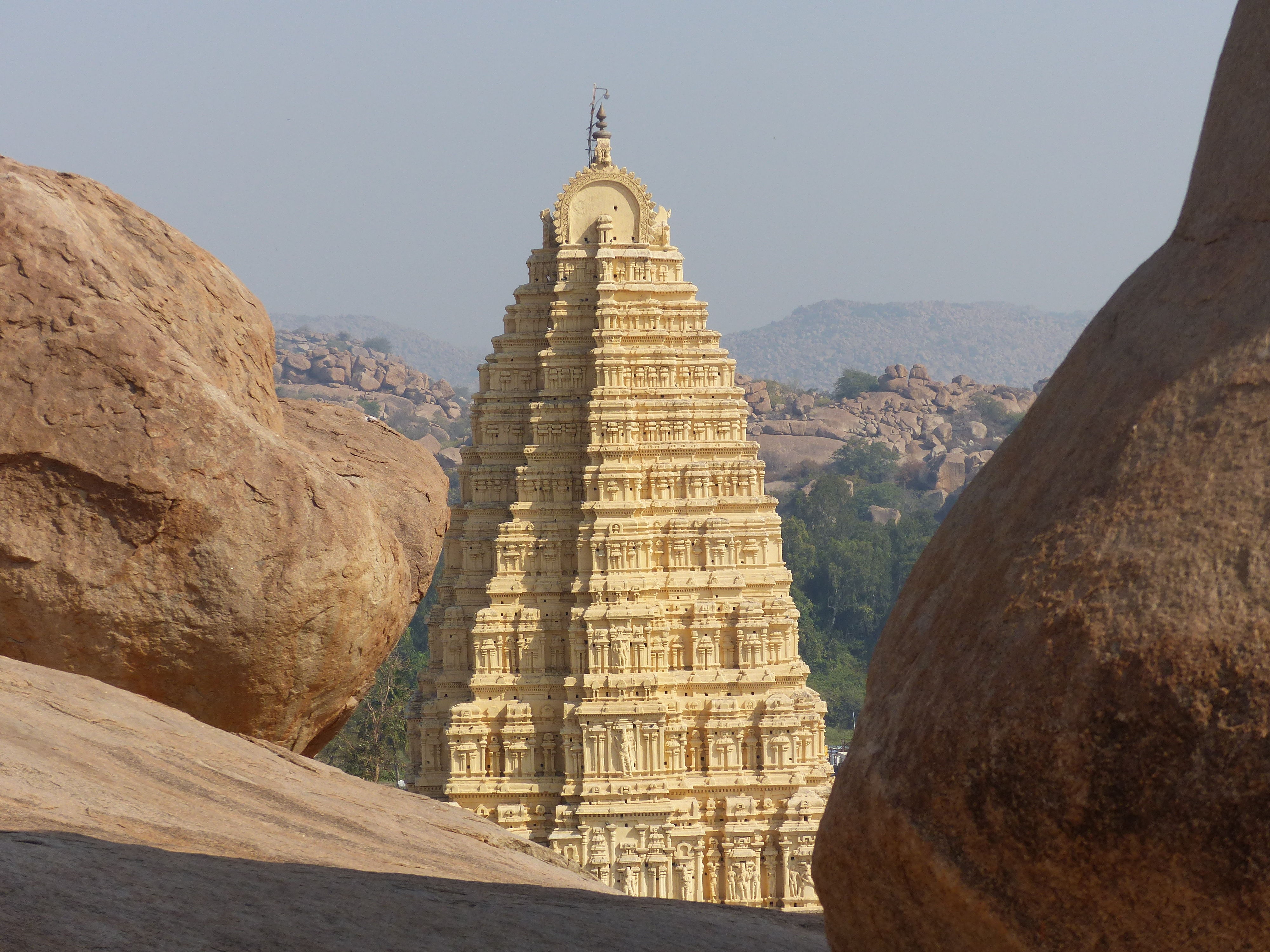 Gopuram du temple de Virupaksha à Hampi