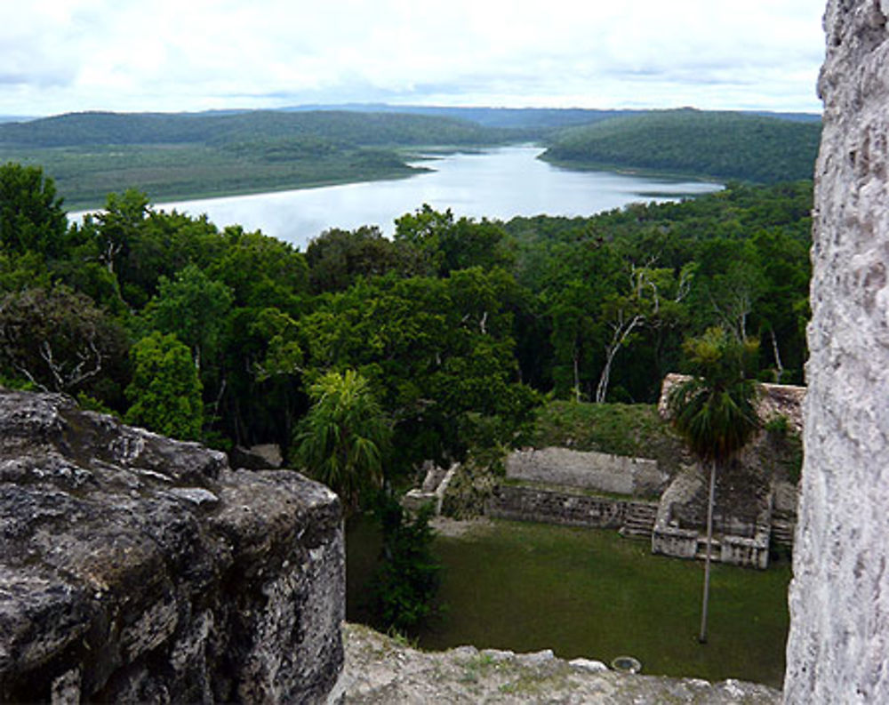 Du haut des pyramides de Yaxha