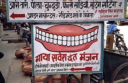 Pancarte publicitaire du dentiste