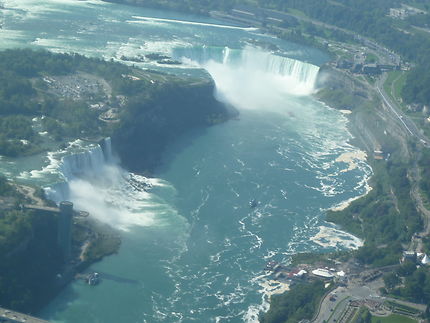 Les chutes du Niagara, vue d'hélicoptère