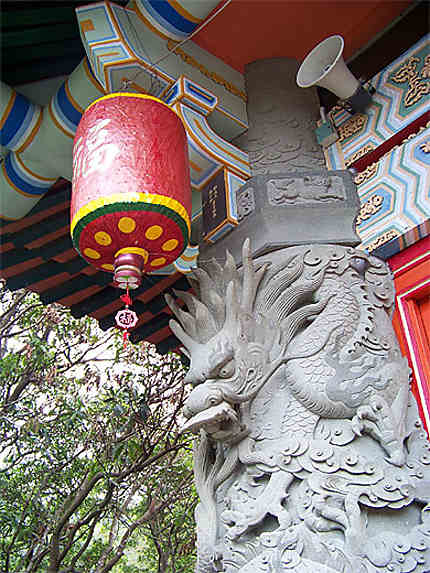 Superbe Sculpture sur temple