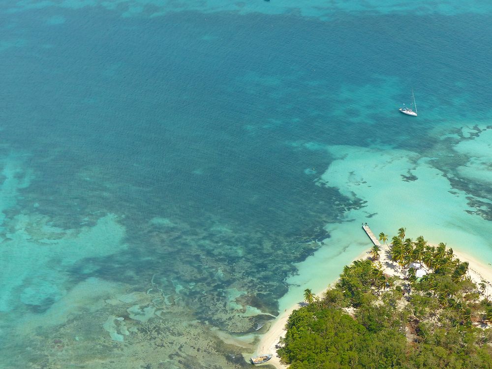 Eau turquoise et plage de sable fin