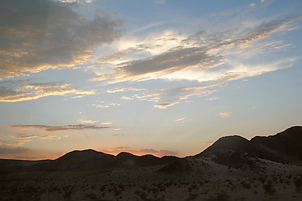 Coucher de soleil sur le désert