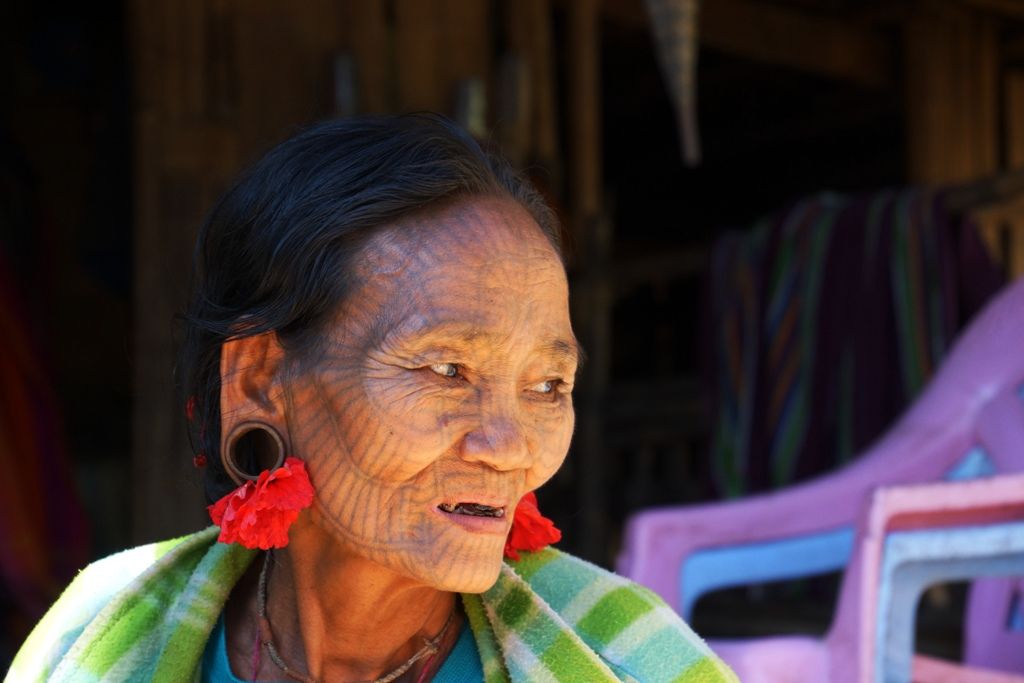 Femmes tatouées de l'ethnie Chin, Birmanie