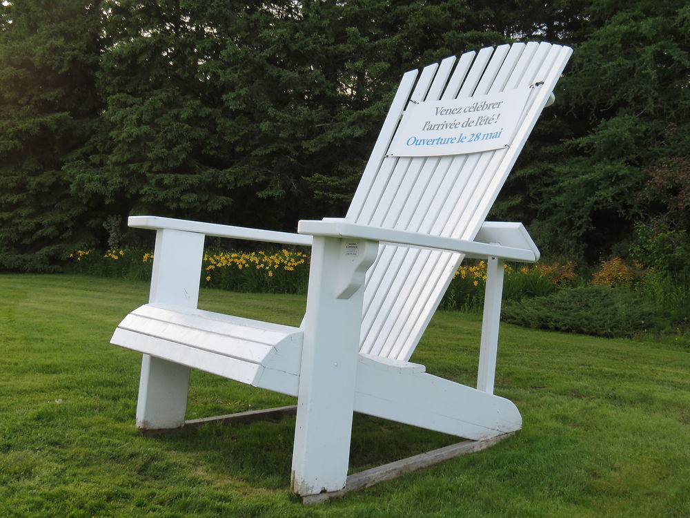 Chaise géante aux Jardins de Métis