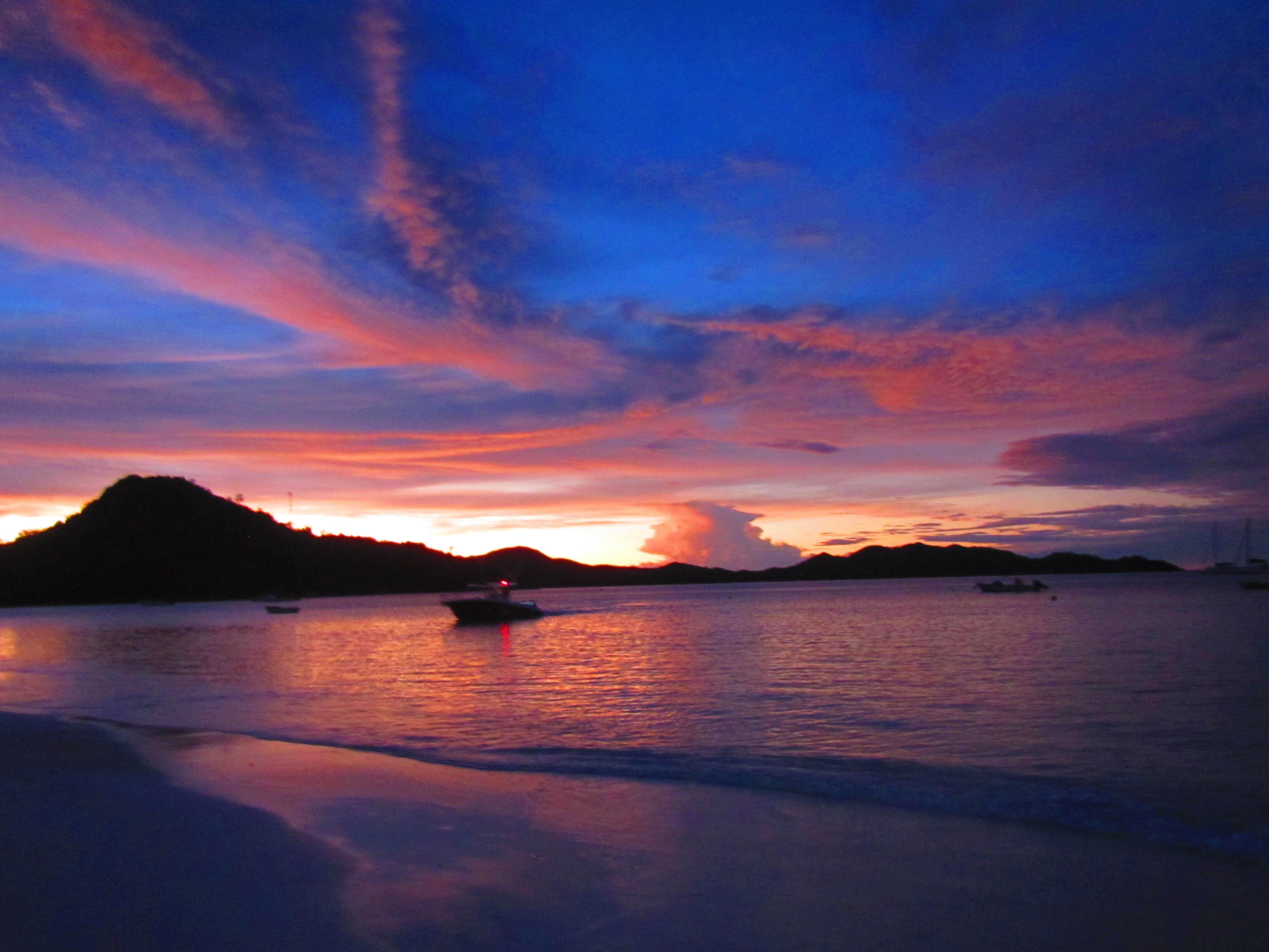 Coucher de soleil sur Anse Volbert Coucher de soleil sur Anse Volbert