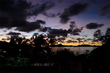 La nuit tombe sur l'Archipel La nuit tombe sur l'Archipel
