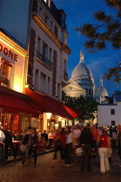 Montmartre depuis la Place du Tertre Montmartre depuis la Place du Tertre