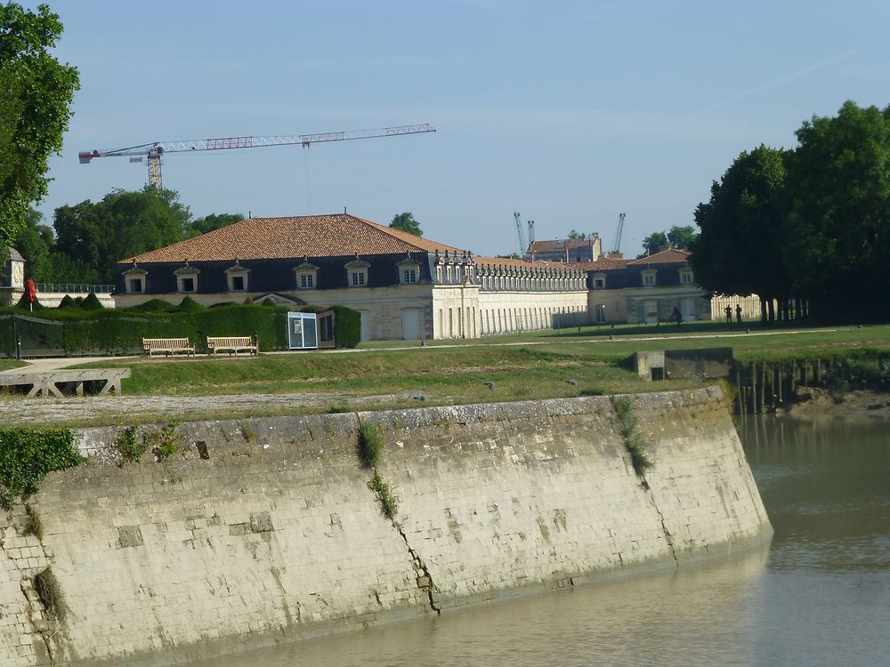 Corderie Royale de Rochefort au loin