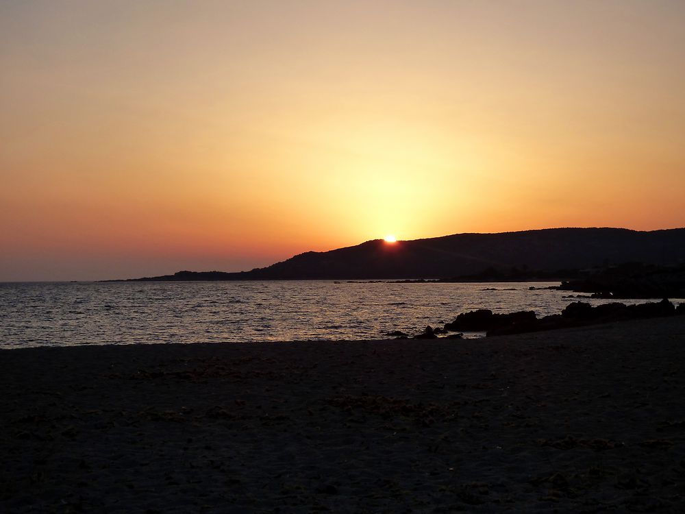 Coucher de soleil sur la plage de Tizzano