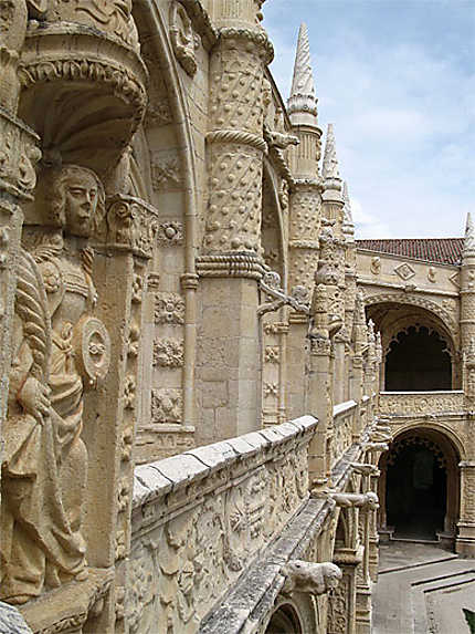 Le cloître du Monastère des Hiéronymites