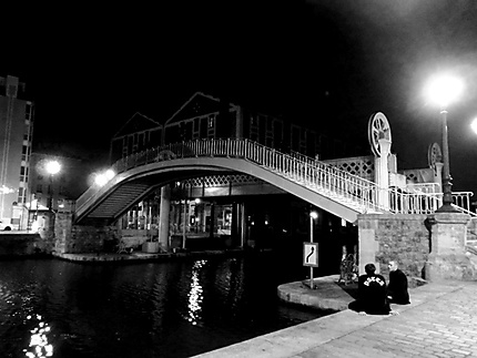 Le pont levant de Flandre la nuit