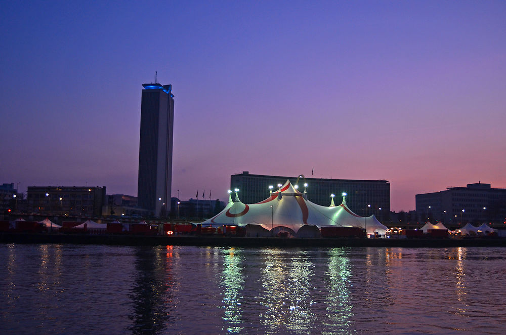 Le cirque Gruss sur les quais de Rouen