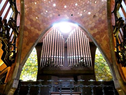 Tuyaux d'orgue et trompettes du Palau Guell