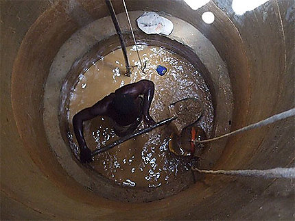 Creusement d'un puits à Ngaparou