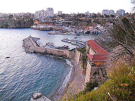 Port d'Antalya et ses fortifications