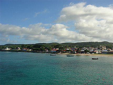 Arrivée sur Port Louis en bateau