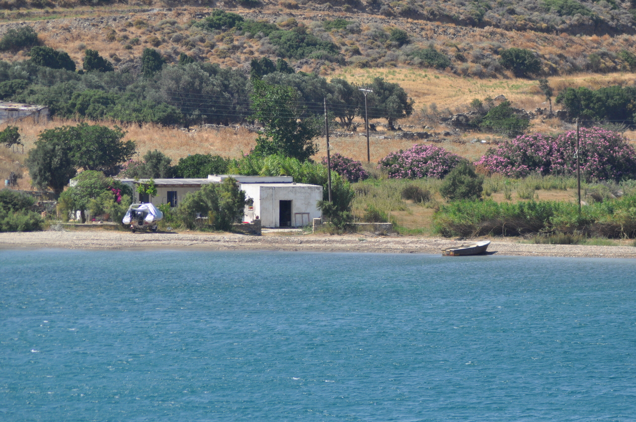 Baie de Gavrio, dans le prolongement du port Baie de Gavrio, dans le prolongement du port