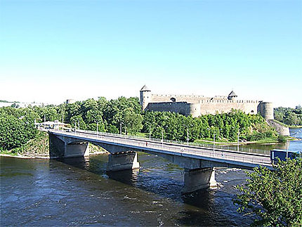 Pont sur la Narva