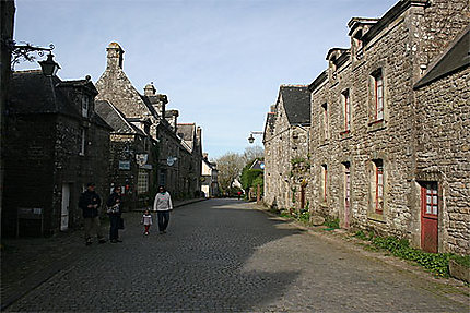 Une rue du village de Locronan