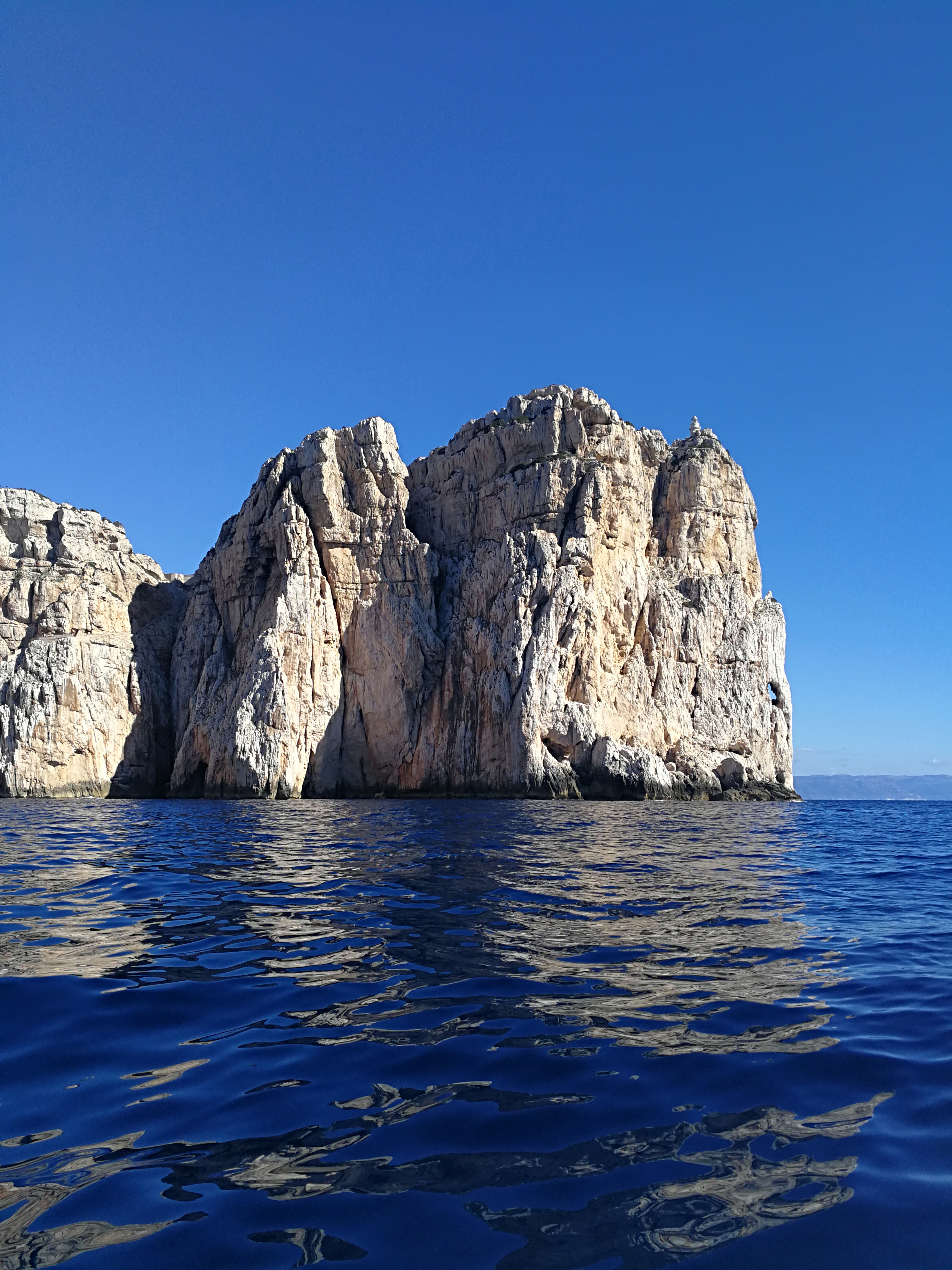 Le cap Caccia vu de la mer Le cap Caccia vu de la mer