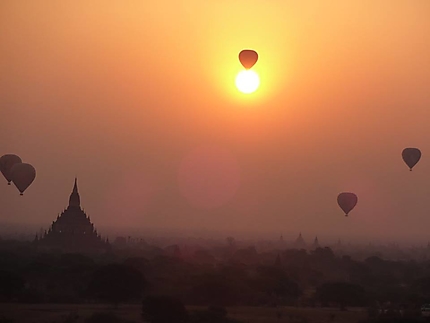 Sunrise à Bagan
