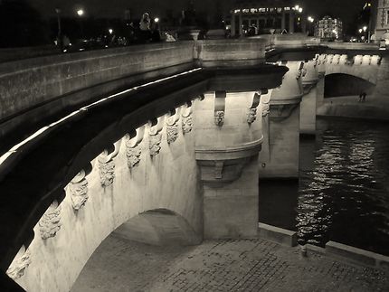 Vue du Pont Neuf la nuit