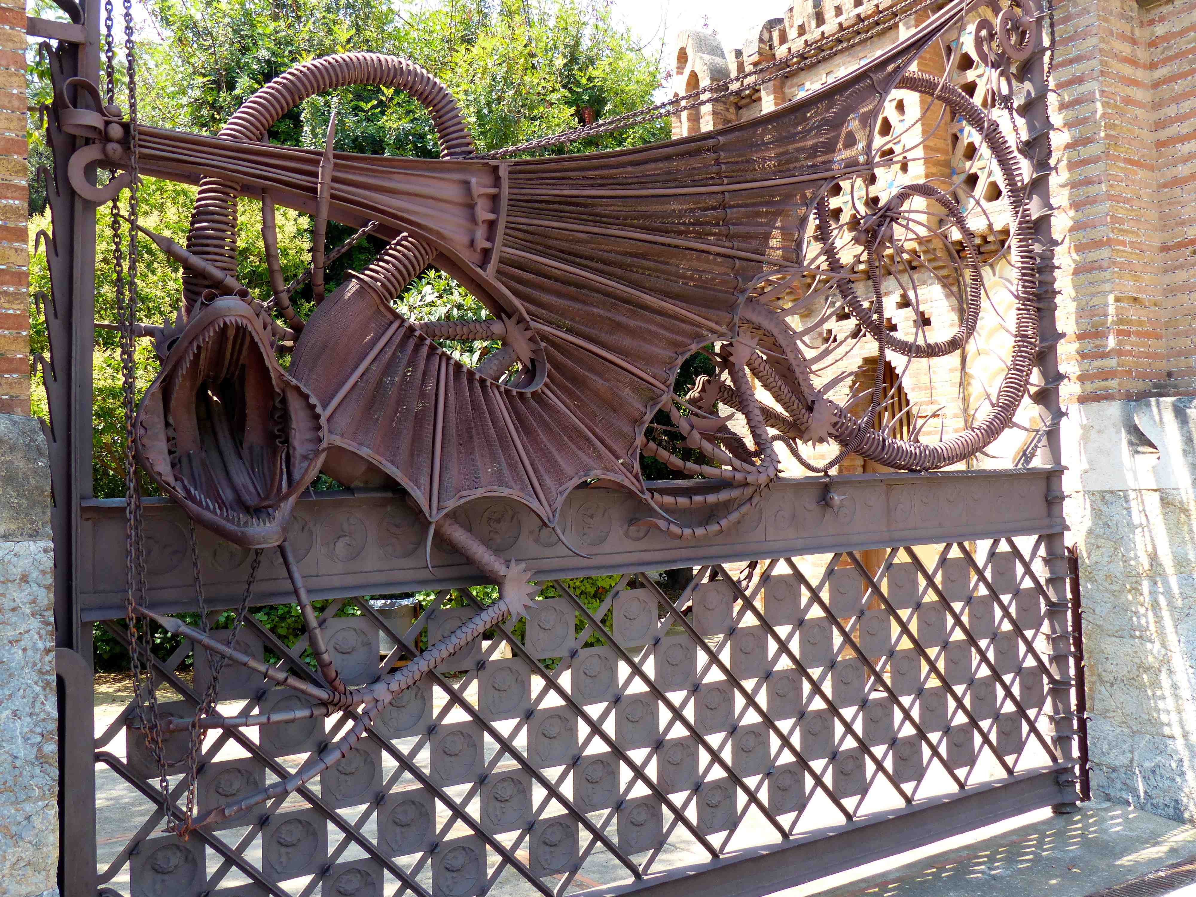 Portail dragon de La Finca de Güell Portail dragon de La Finca de Güell