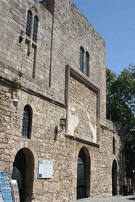 Bâtiment médiéval de la vieille ville de Rhodes