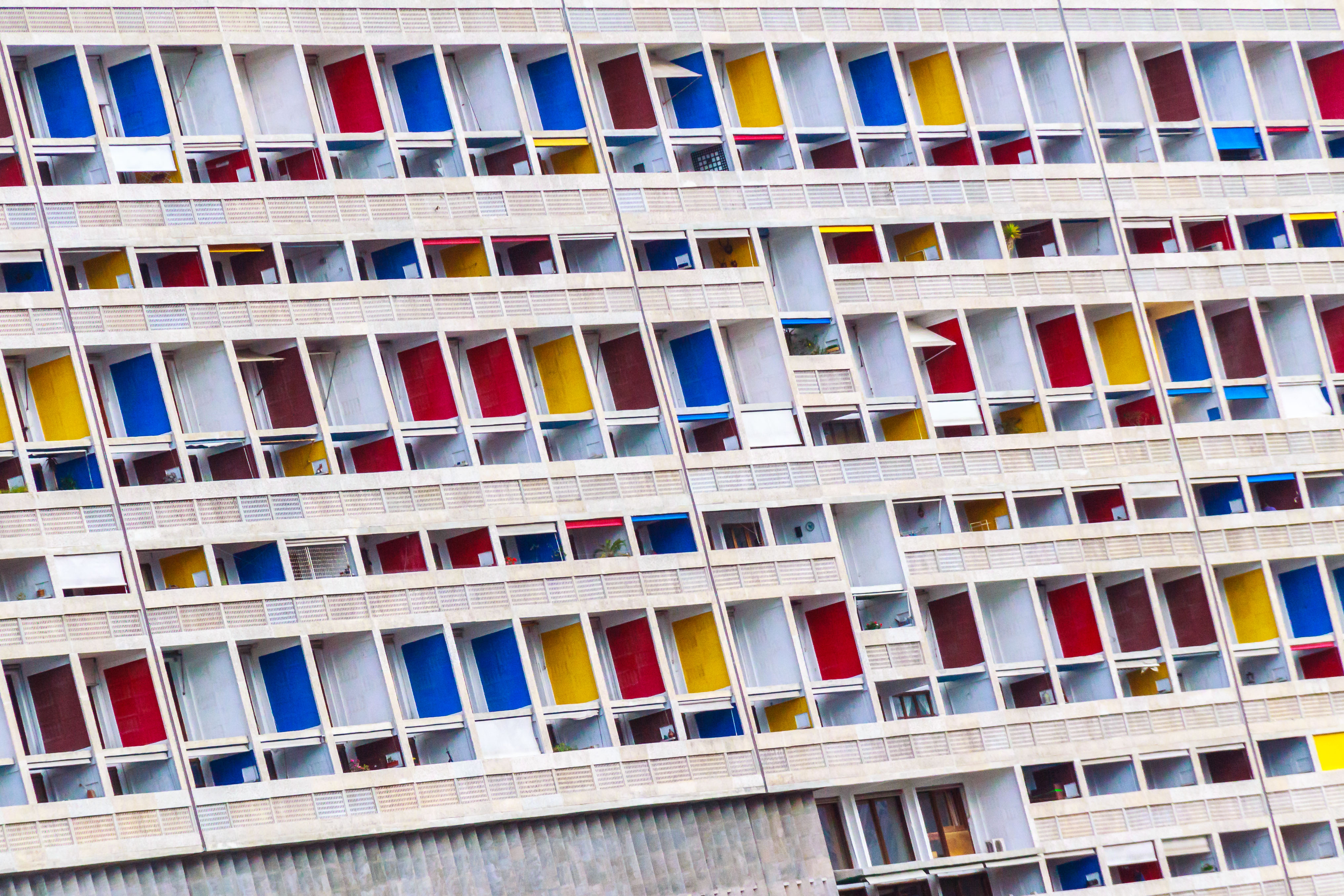 Marseille - Façade colorée de la Cité Radieuse : Cité radieuse de Le