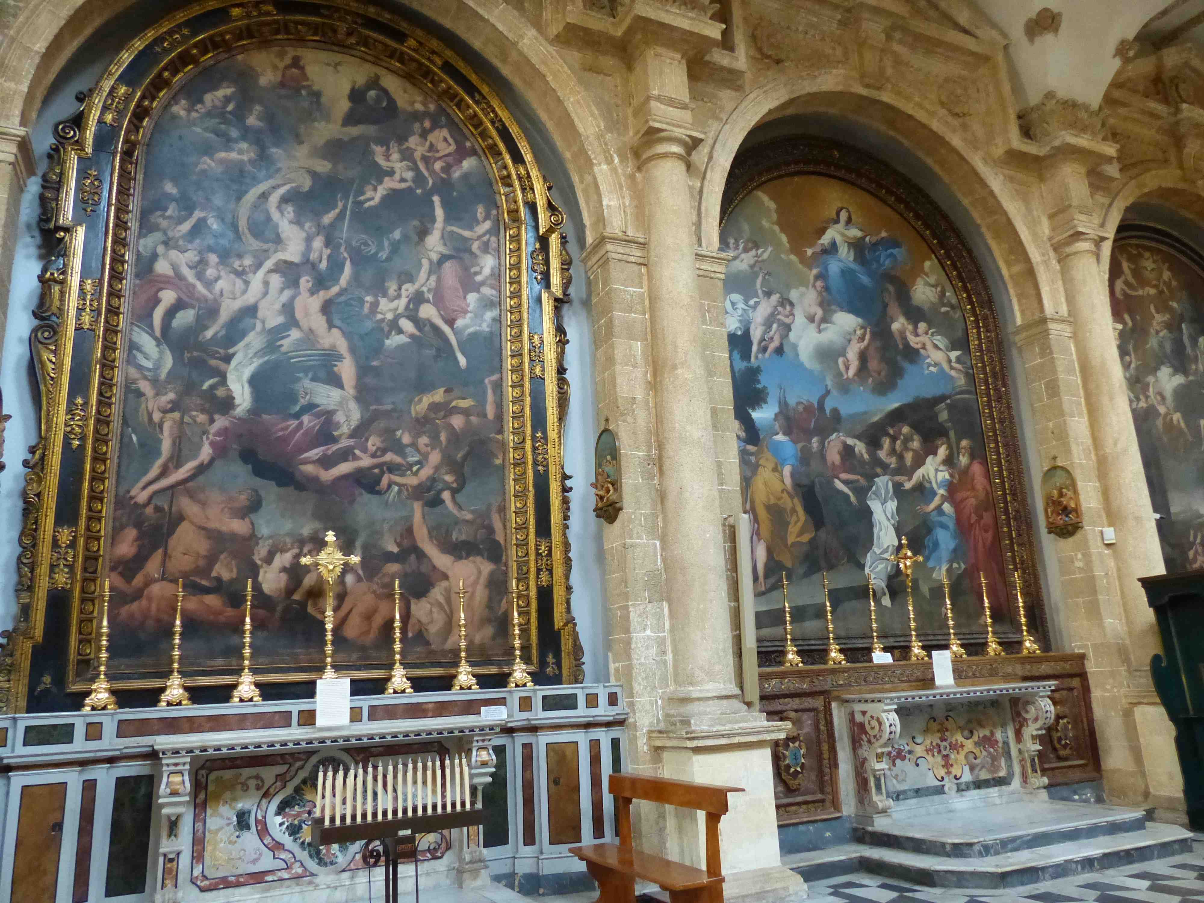 Cathédrale Ste Agathe - Intérieur Cathédrale Ste Agathe - Intérieur