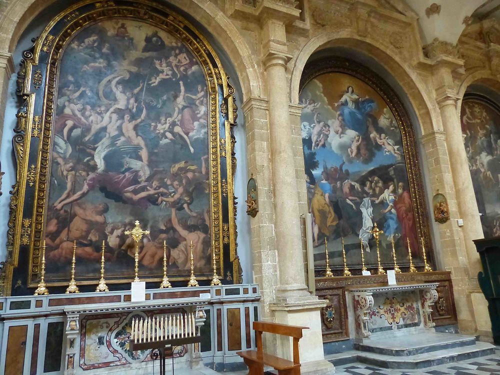 Cathédrale Ste Agathe - Intérieur