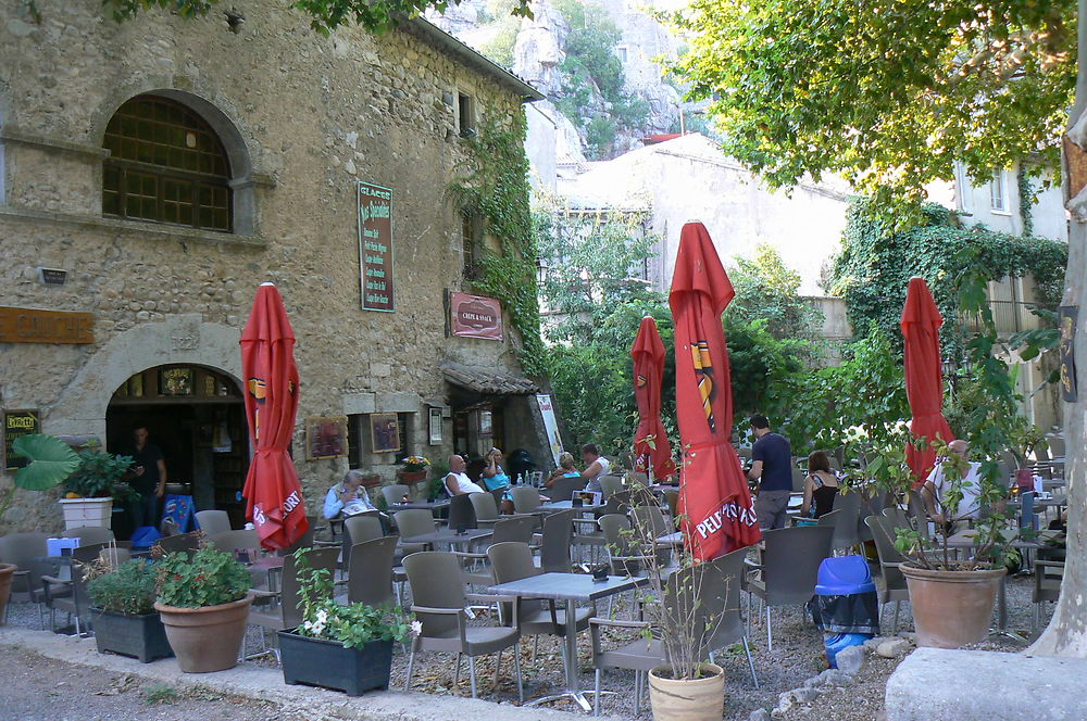 Labeaume - café de la place