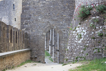Carcassonne - Cité médiévale - Porte cintrée