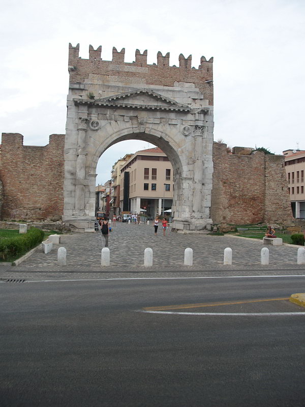 Rimini arc de triomphe d'Auguste Rimini arc de triomphe d'Auguste