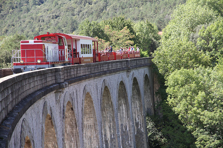 Le Train rouge (Pyrénées-Orientales, Aude)