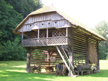 Grange traditionnelle dans un Musée de plein air Grange traditionnelle dans un Musée de plein air