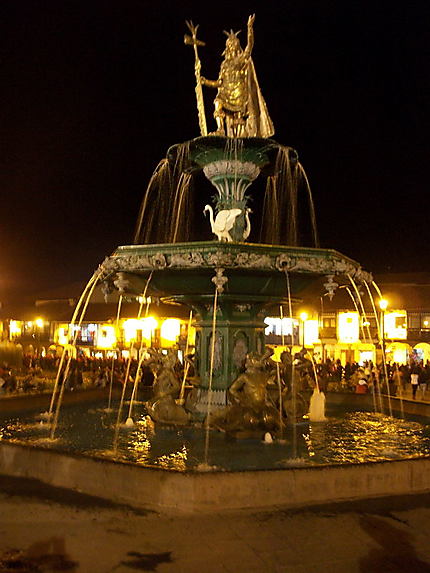 Fontaine place d'armes Cusco