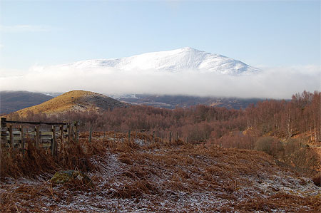 Schiehallion sortant de la brume matinale Schiehallion sortant de la brume matinale
