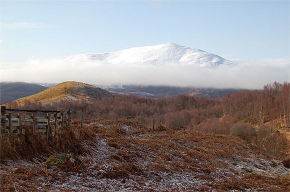 Schiehallion sortant de la brume matinale