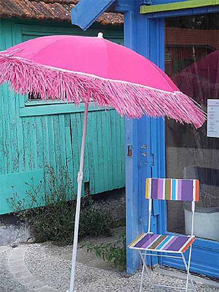 Parasol devant cabane de pêcheurs