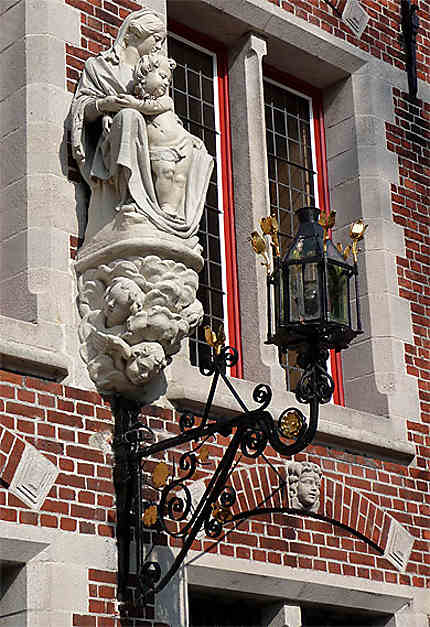 Vierge à l'enfant, Quartier du Béguinage, Bruges, Belgique