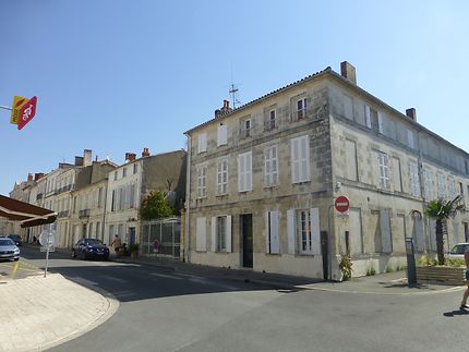 Immeubles blancs à Rochefort